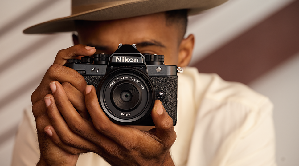 Η Nikon ανακοινώνει την κυκλοφορία της Mirrorless Z f